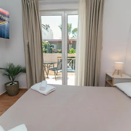 Apartmán Nero Blu Beachfront, Sunrise & Sea Views
