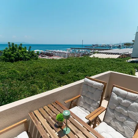 Nero Blu Beachfront, Sunrise & Sea Views Apartmán *