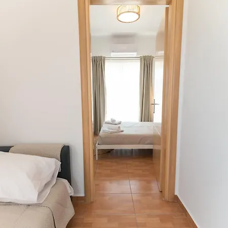 Nero Blu Beachfront, Sunrise & Sea Views Apartmán *